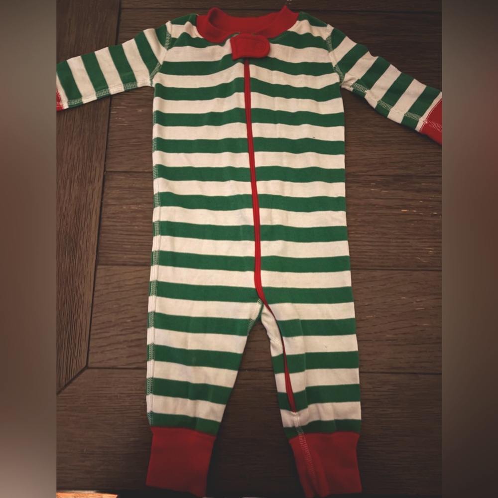 ❄️Hanna Andersson-Holiday/Christmas baby outfit! Green/white/red onesie zip-up